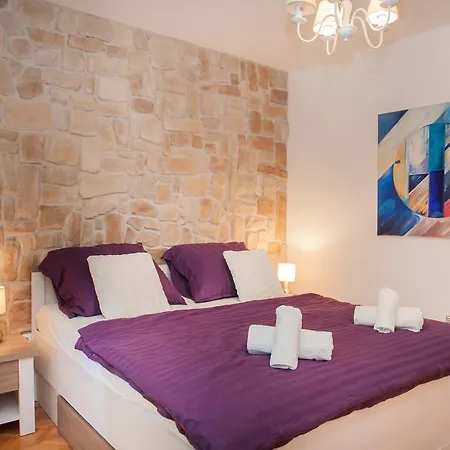 Apartments Laurus *